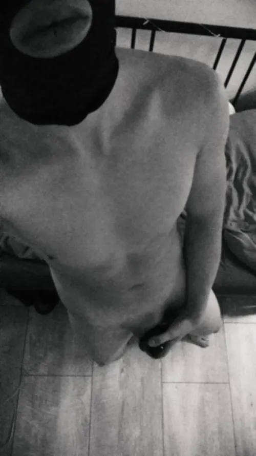 24 Bottom sub. Any top/dom to give me task and teach me anal (i mean hardcore streaching)and will give me slutty task to do. DM