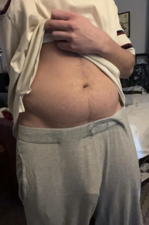 (29) pretty risky to wear grey sweatpants that are this thin lol doesnt leave too much up to the imagination