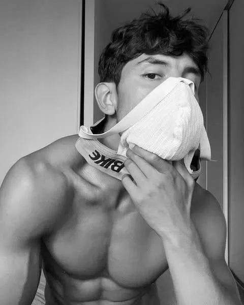 An escaped experiment from the nearby army base managed to climb it's way into a local frat house and absorb itself into a frat guy. Grabbing nearby items, he starts to sniff to regain the memories of this new body to steal his life so he can finally li