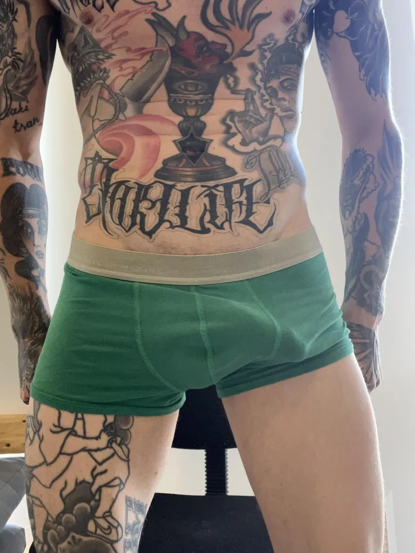 Big guy wants to get out! Help him! 