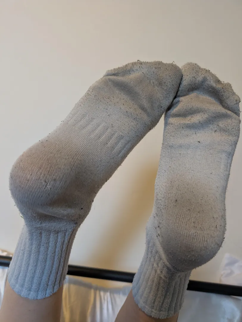 [F] 4 days wear, the smell will make you weak