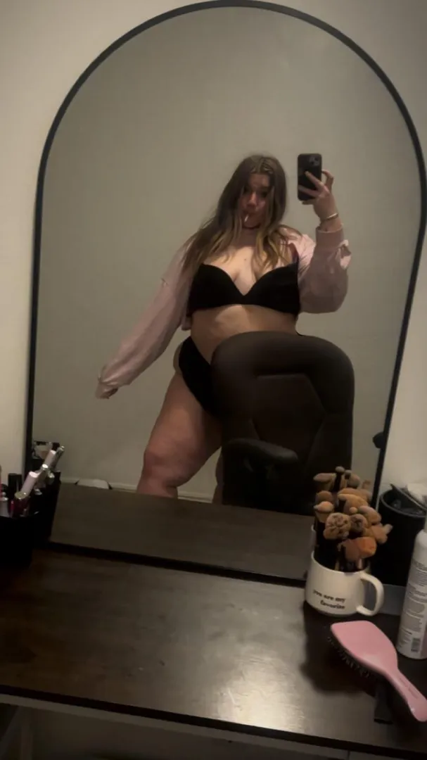 Good morning to everyone that loves thick girls 