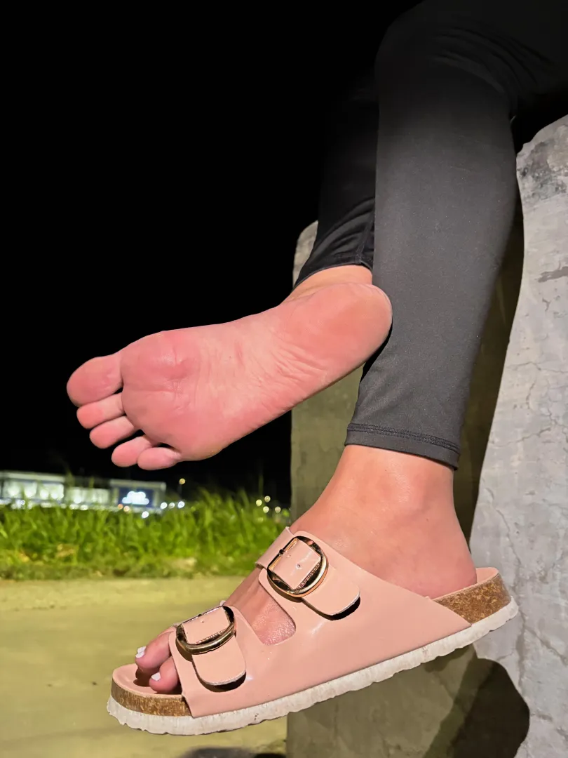 I’m tired of walking. Can you massage my feet with your tongue? Oc