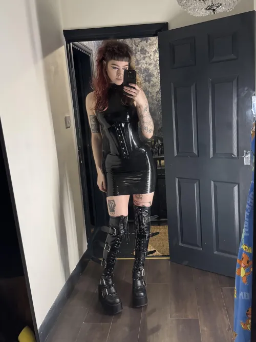 Latex & boots is the perfect combo