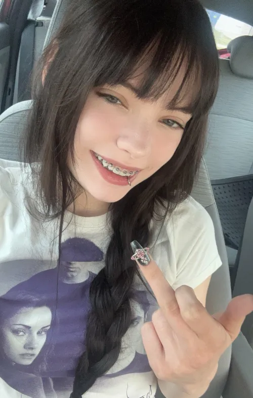 look at my hand not my eyes stupid