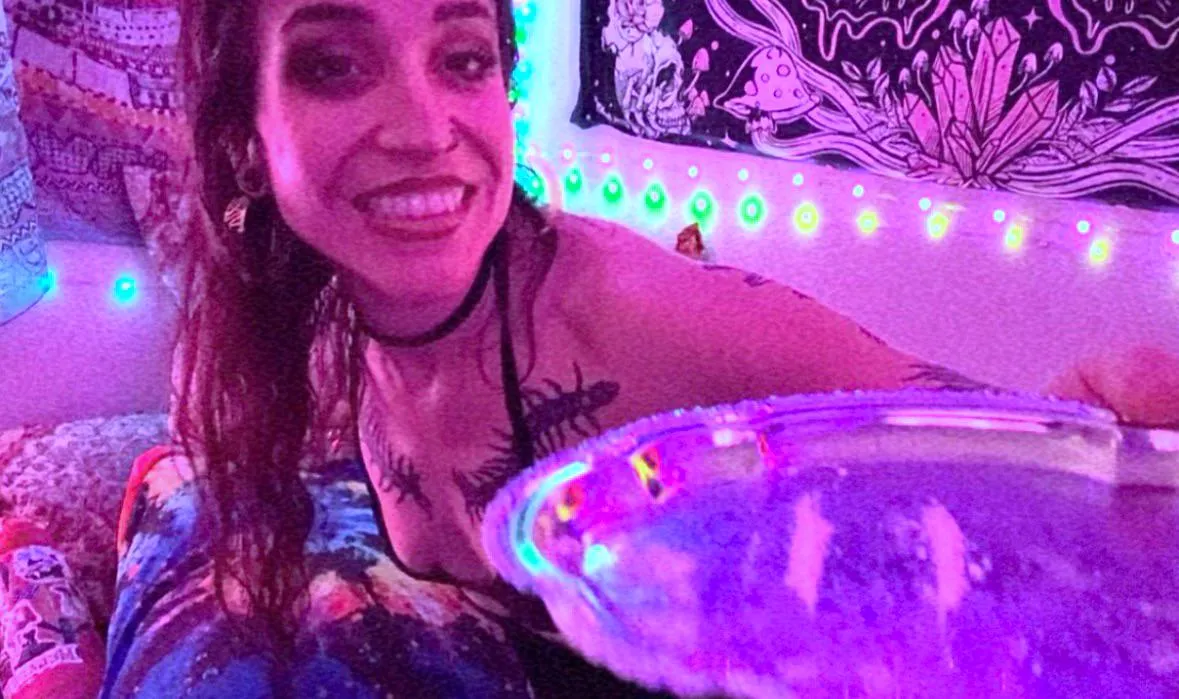 Sunday funday, dinner is served (yes i spent the grocery money on a bag) (yes i also gambled the gas money) lmao iykyk