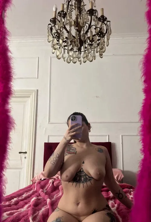 would you hookup with an awkward autistic girl if the vibe feels right?