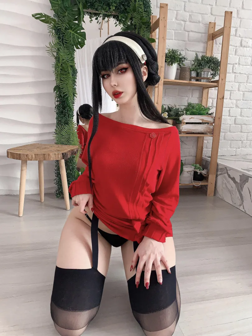 Yor Forger (by Lunevlia)