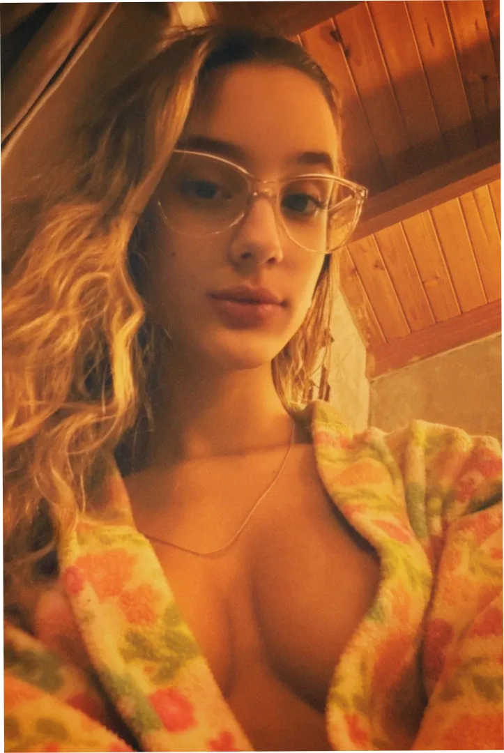 18F pretending i’m not shy for like half a second