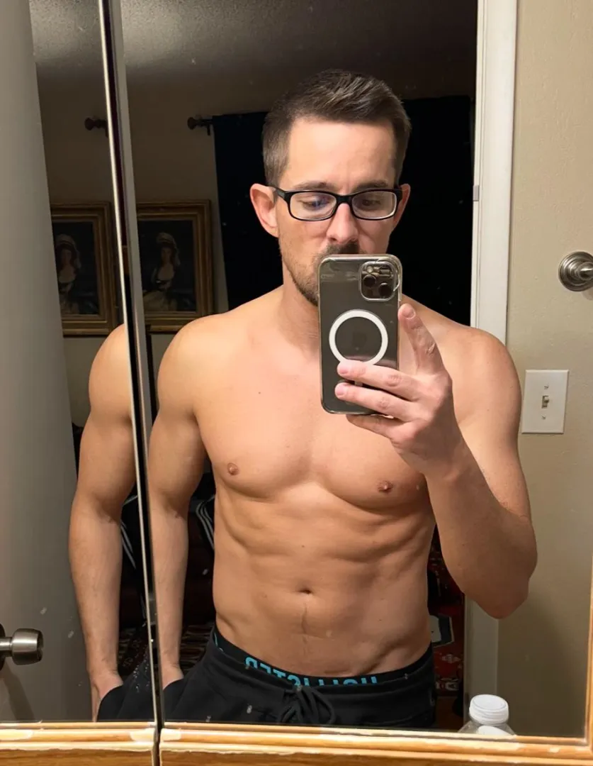 38 [M4F] fit white guy looking for slim Asian woman