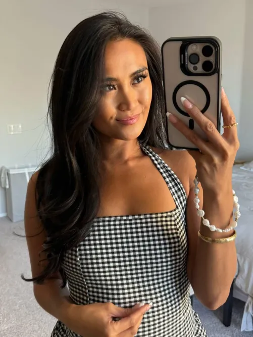 Confidence doesn’t chase ✨