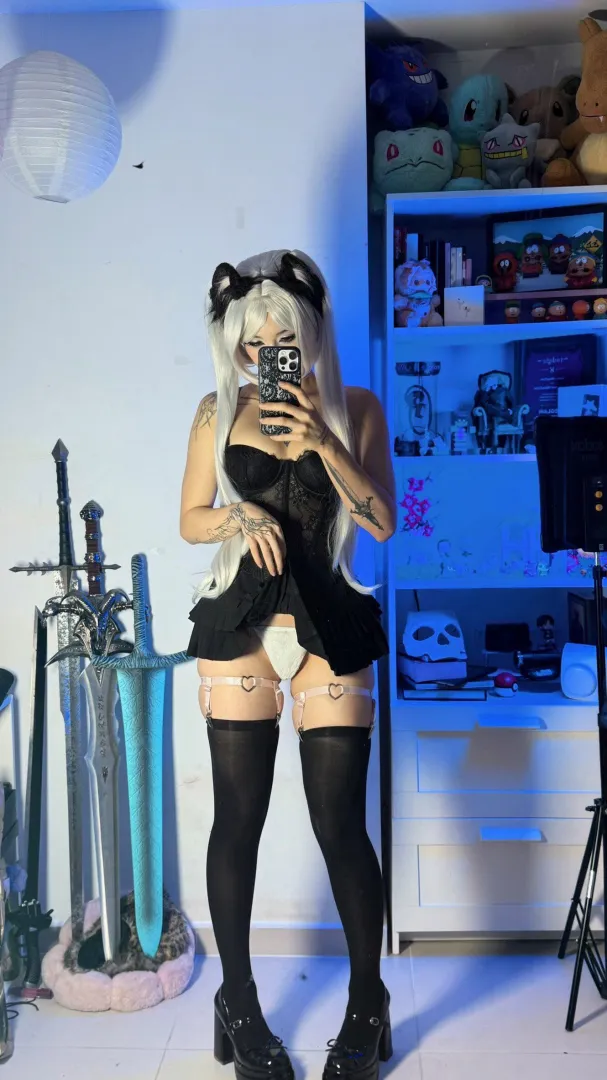 Hi, Im your pet. Tell me how to please you and Ill obey every word.