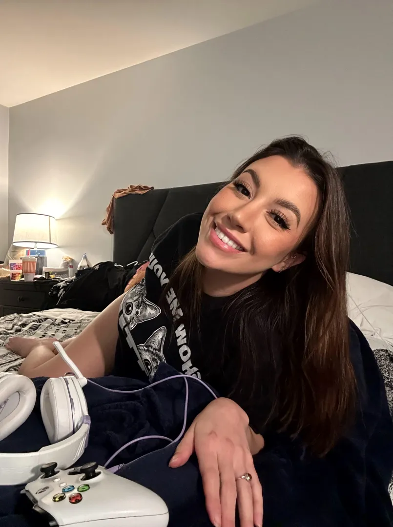 if i win, you have to take a piece of my clothes off... deal? ;p