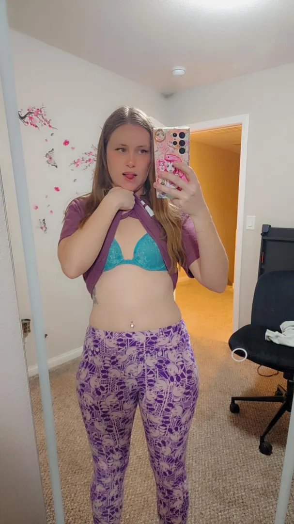 Just a little tease before bedtime. 