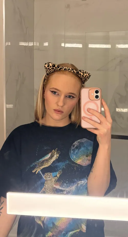 she’s a cool cat ‍⬛