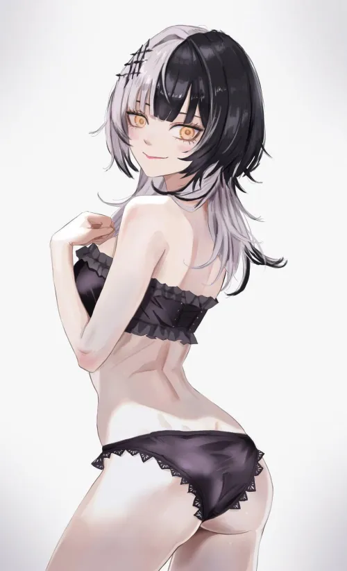Shiori Giving a Cute Smile in Her Underwear [Hololive]