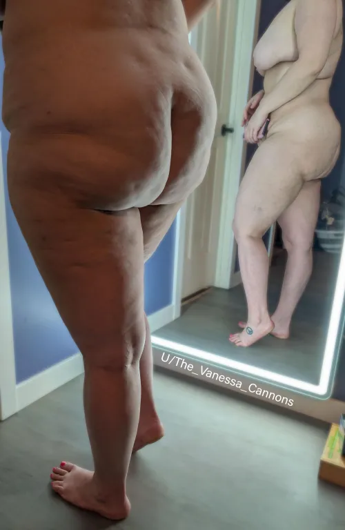 Showing it all for Hump Day, this BBW booty is ready to make your week better