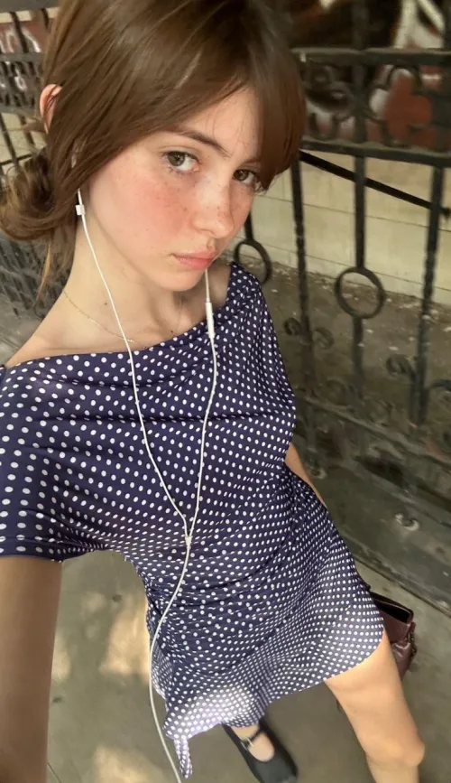 think the first inch alone would make my whole skinny frame tremble? :3