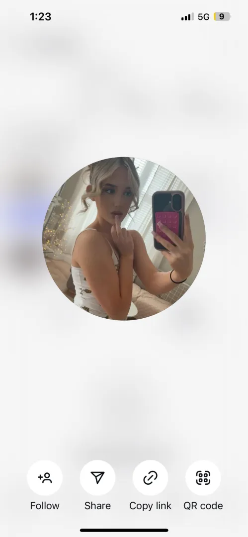 Who wants to see her ass on my dick