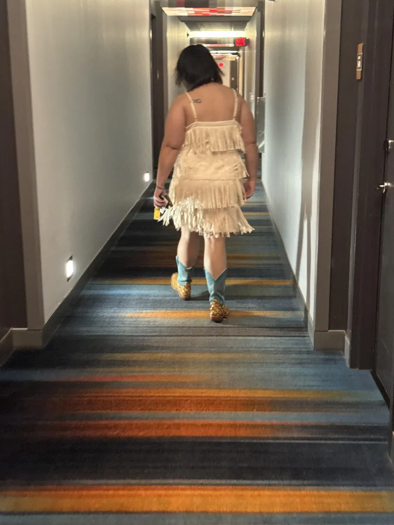 35/36 MF looking for a couple with hung male to meet us at a bar in the stockyards we are new to this.