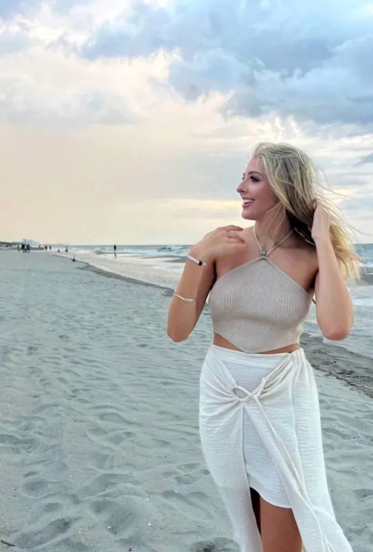 F18 I'm drunk but who up.vots and comment  i will send them nudes try me instantly