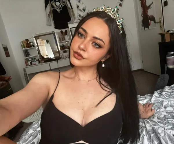 I understand the obsession.. the magnetic eyes, the shape of my lips, the perky tits.. I get why you’d want to unload your account into mine and please me in the only way a loser like you could.. so do it.. 