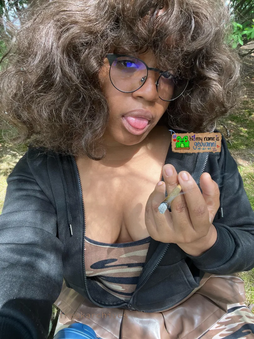 i’m about to re-up today, let’s see what you’ll spend on me! my curves draw you in, but my cunning tongue will keep you under my control, just like a drug ~