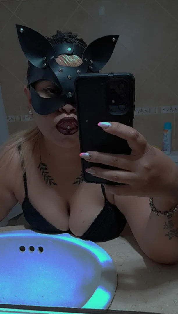 La gatita quiere leche [f]