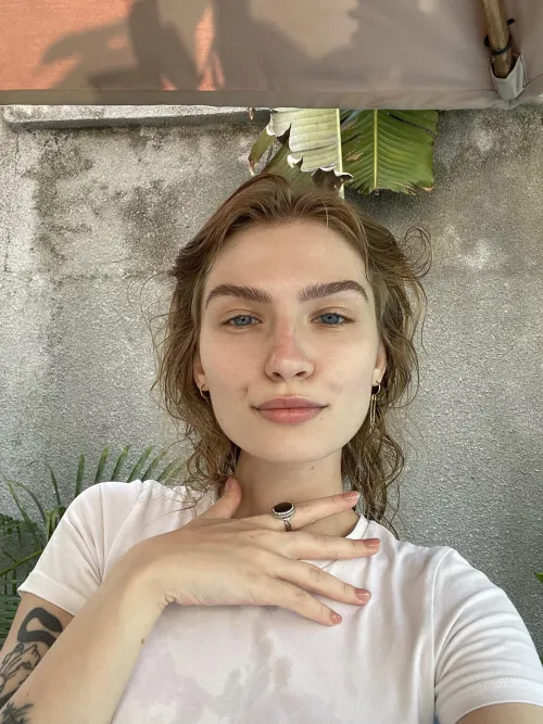 No photoshop, just a naturally slutty girl