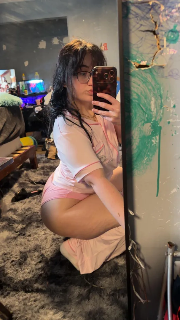 Sexy thick ass white bitch :)