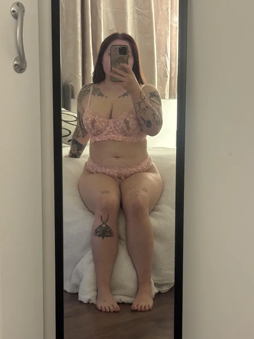 Sophia (@lilsophiaxox) [OnlyFans]
