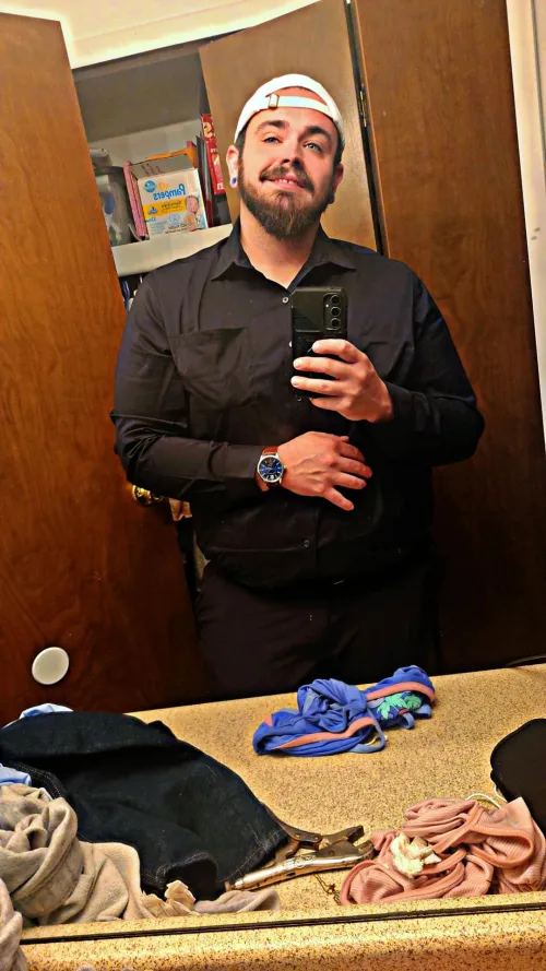 29 male going to be at mgm in about 2 hours then the piston game. Looking for a lady or couple to have some fun with