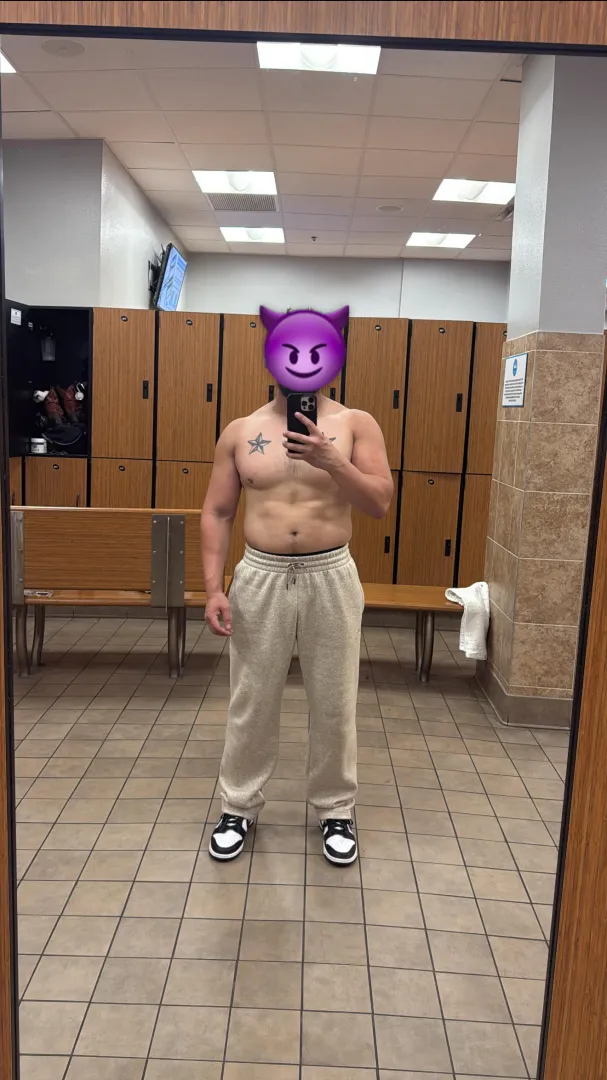 [31] [M4F] straight latino