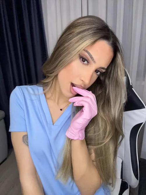 Caution: This nurse may cause unexpected symptoms of desire ‍⚕️