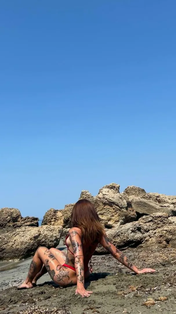 Do Sexy girls turn you ON