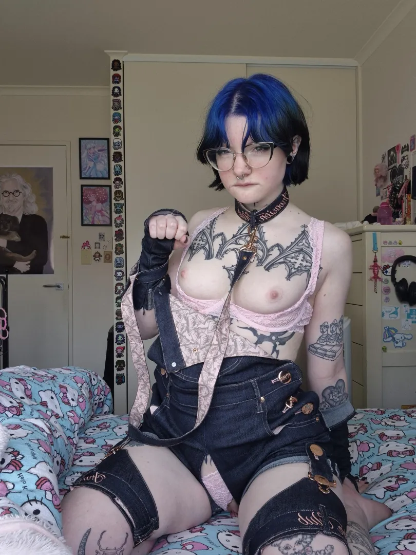 if you're seeing this I'm your Internet gf now 