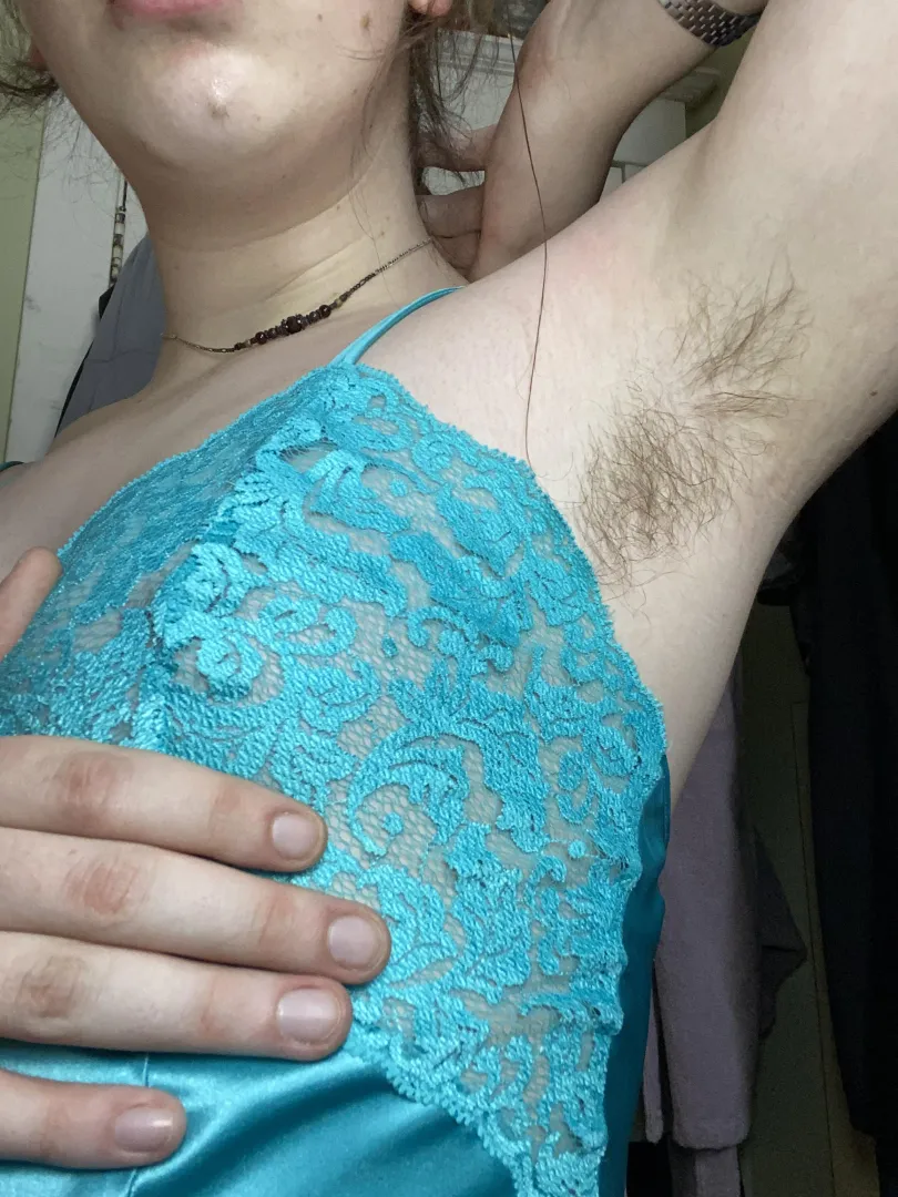 nice well lit hairy armpit 