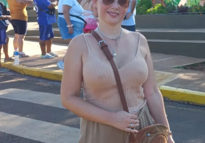 Out on the street without a bra, it's very hot