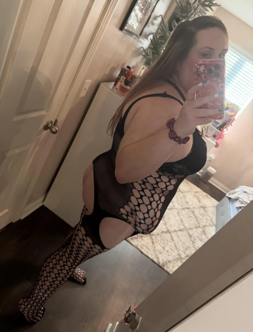 Too cold outside… want to cuddle? ❄️