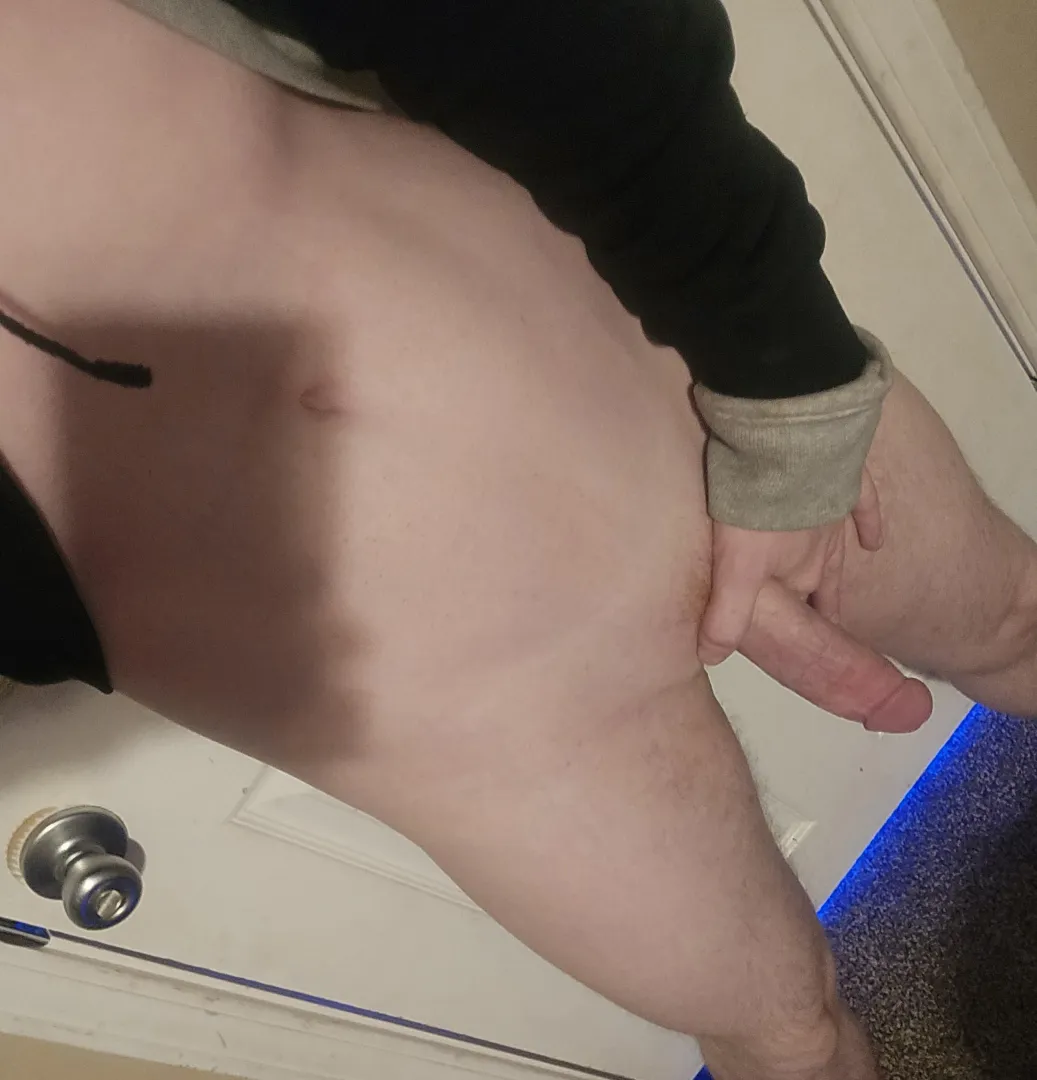 22m lookin to eat some pussy tonight