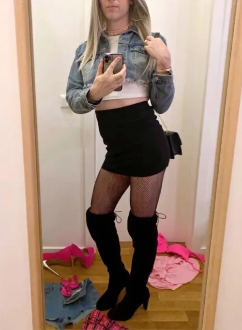 43 [T4M] Sissy looking for BJ date tonight. I can't host!