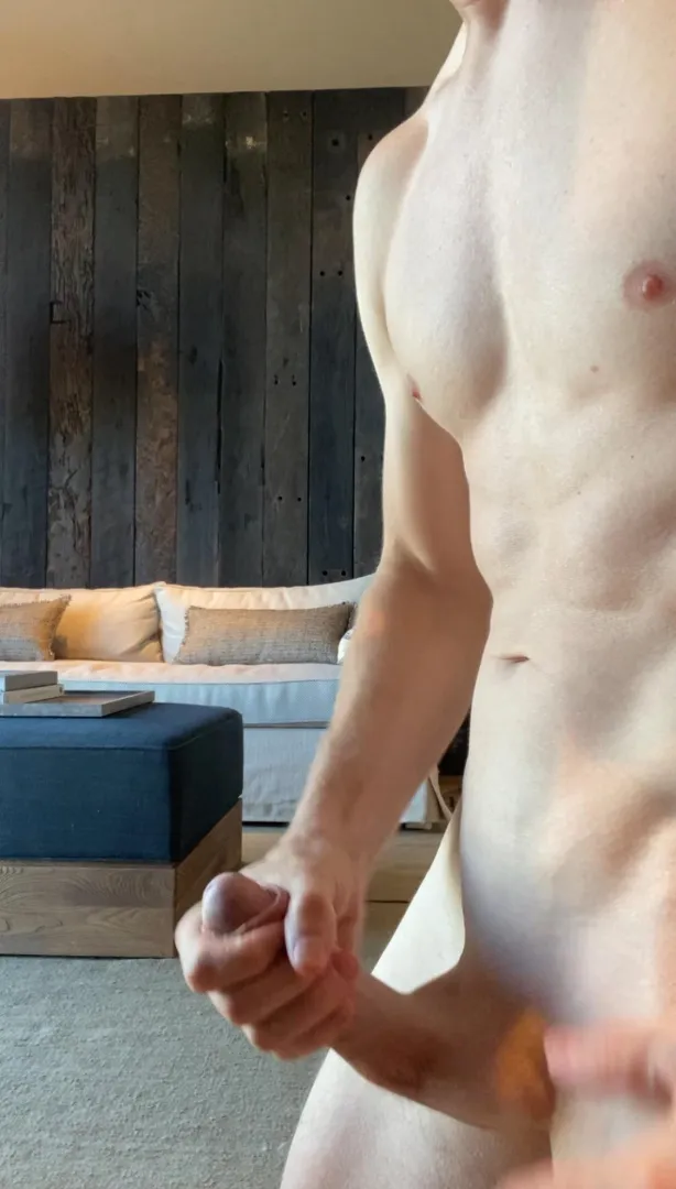 [91608] Smooth and fit guys looking for side play, hit me up, esp if you love swallowimg cum. Snap me with pics— @dlew222