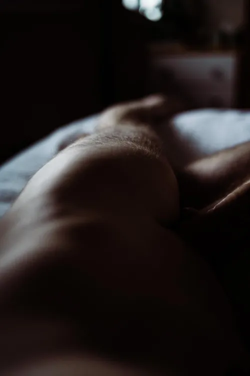 A glimpse for Thighsday...