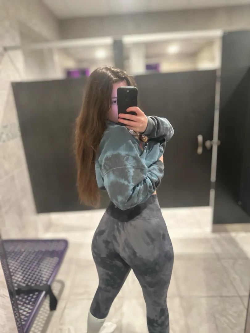 Can you handle a girl who outlifts you?