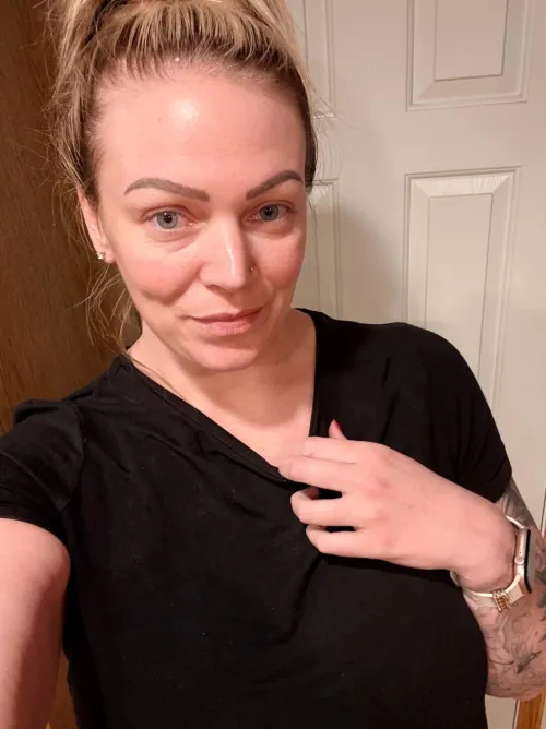 Drop a ❤️ you'd promise to masturbate every time I send you my nudes