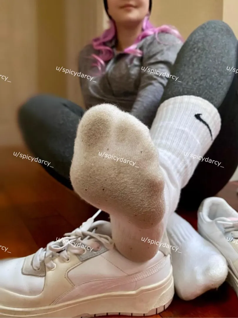 I don’t wanna distract you, look away