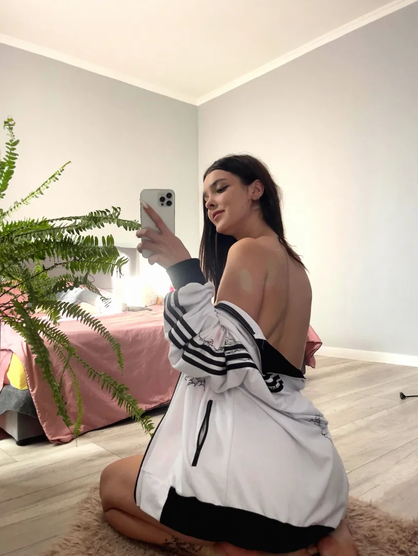 IRTR Seeking casual yet regular hookup with an older guy 18F