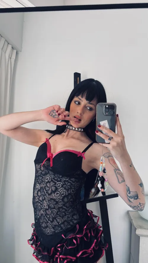 Looking for fwb vibes but only if you’re local - just use lg: ,.lunaromes`.