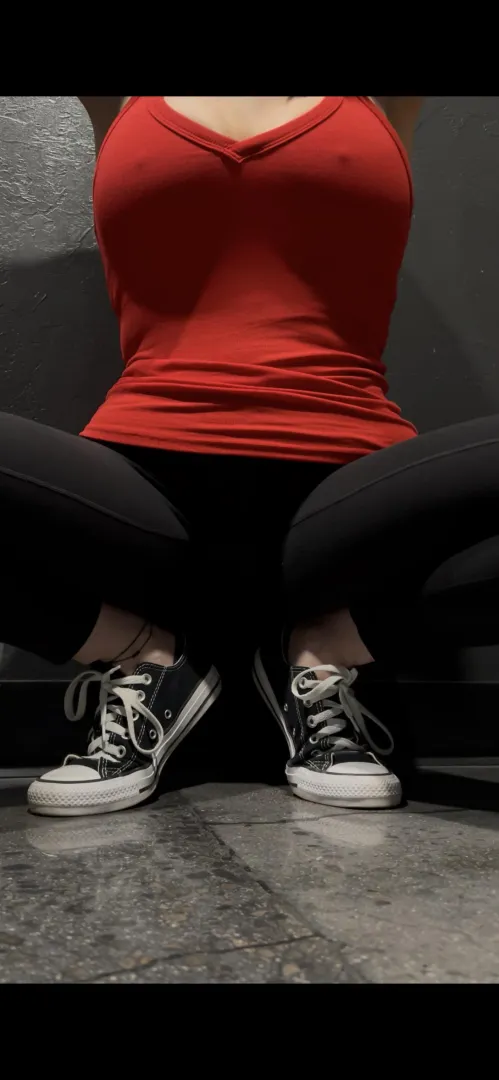 Love my black converse!