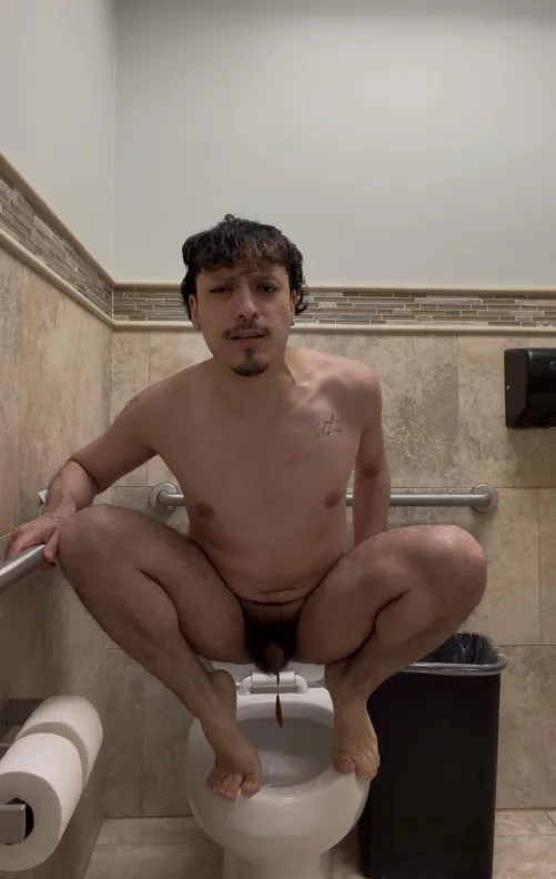 (M) Edgar the Pig love showing how to poop!